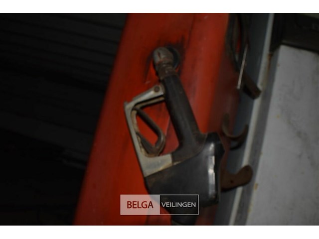 Benzine pomp - afbeelding 2 van  2