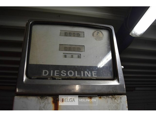 Benzine pomp - afbeelding 1 van  4