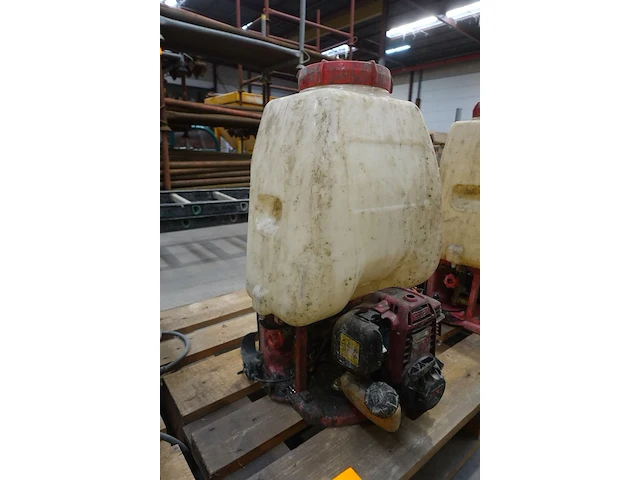 Benzine rugsproeier - afbeelding 2 van  5