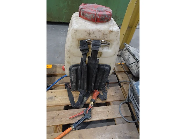 Benzine rugsproeier - afbeelding 4 van  5