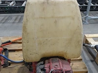 Benzine rugsproeier