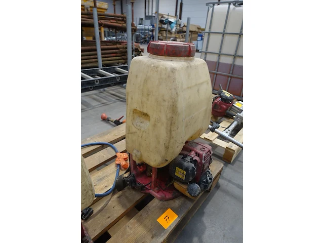 Benzine rugsproeier - afbeelding 2 van  4