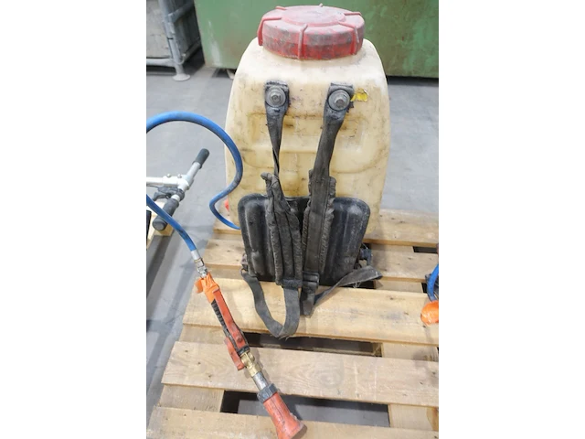 Benzine rugsproeier - afbeelding 4 van  4