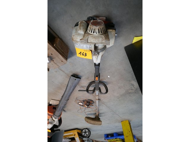 Benzine trimmer stihl - afbeelding 1 van  4