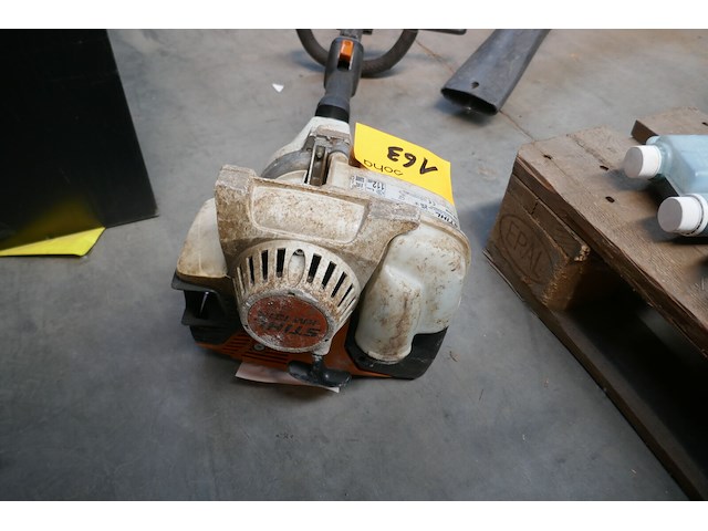Benzine trimmer stihl - afbeelding 2 van  4