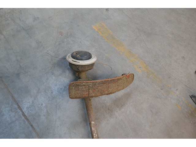 Benzine trimmer stihl - afbeelding 4 van  4