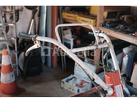 Benzine tweewielige tractor merken en model onleesbaar - afbeelding 3 van  16