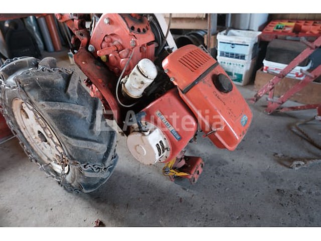 Benzine tweewielige tractor merken en model onleesbaar - afbeelding 4 van  16