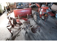 Benzine tweewielige tractor merken en model onleesbaar