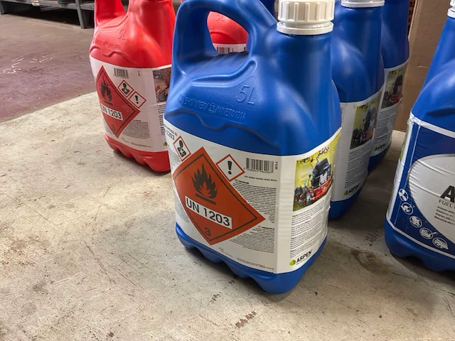 Benzine - afbeelding 3 van  3