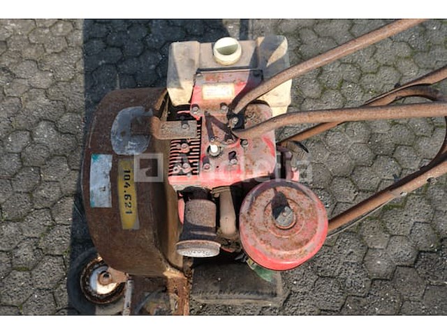 Benzineblaasmachine op trolley merk en model onleesbaar - afbeelding 8 van  8