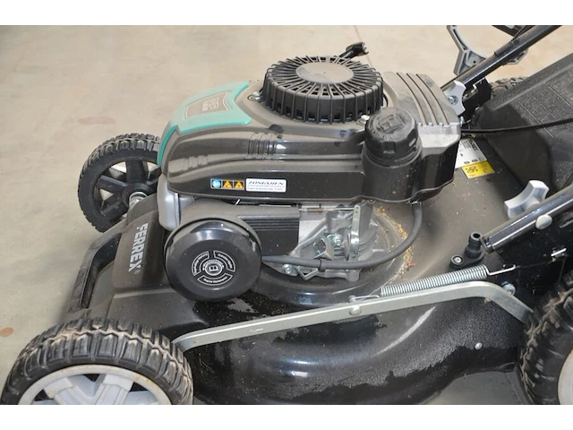 Benzinegrasmaaier ferrex np150e zelftrekkend met elektrische starter op accu (niet getest) - afbeelding 4 van  13