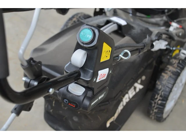 Benzinegrasmaaier ferrex np150e zelftrekkend met elektrische starter op accu (niet getest) - afbeelding 6 van  13