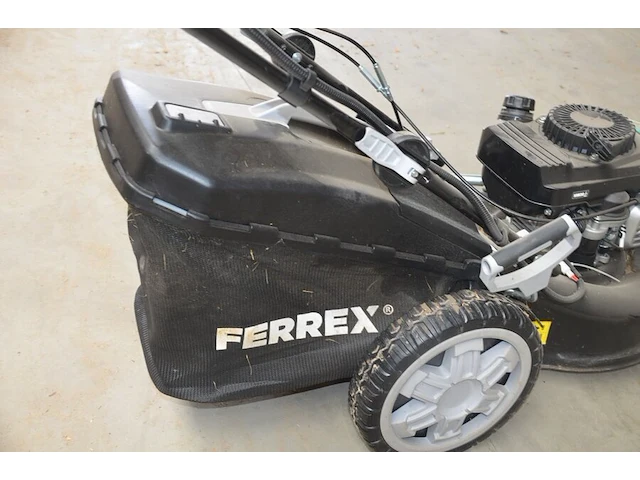 Benzinegrasmaaier ferrex np150e zelftrekkend met elektrische starter op accu (niet getest) - afbeelding 8 van  13