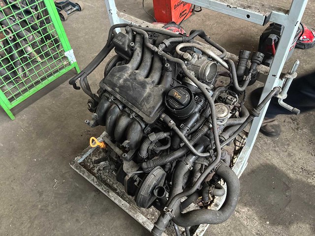 Benzinemotor volkswagen - afbeelding 1 van  4