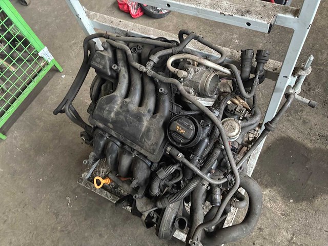 Benzinemotor volkswagen - afbeelding 2 van  4