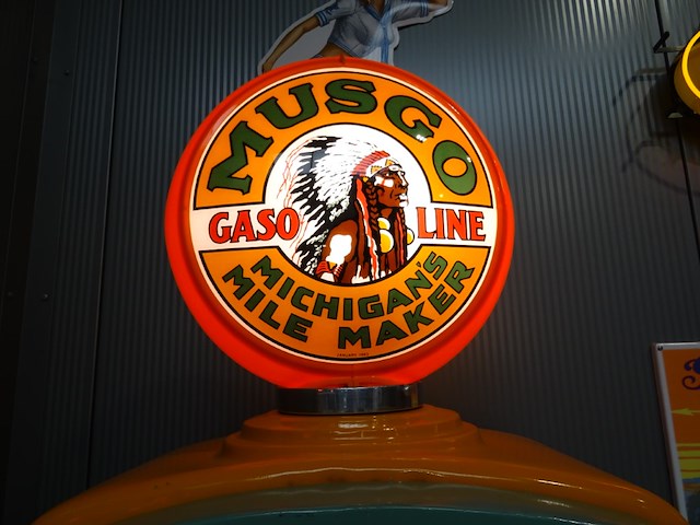 Benzinepomp michigan's mile maker - afbeelding 4 van  9