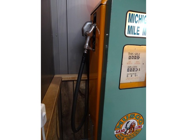 Benzinepomp michigan's mile maker - afbeelding 6 van  9