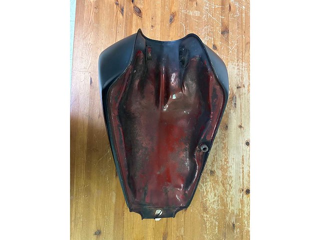 Benzinetank honda vt500 shadow ’83 - afbeelding 2 van  10