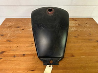 Benzinetank honda vt500 shadow ’83 - afbeelding 1 van  10