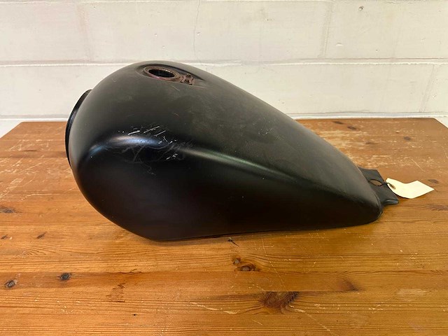 Benzinetank honda vt500 shadow ’83 - afbeelding 5 van  10