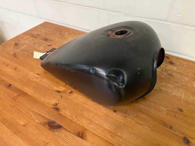 Benzinetank honda vt500 shadow ’83 - afbeelding 8 van  10