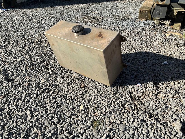 Benzinetank - afbeelding 1 van  4