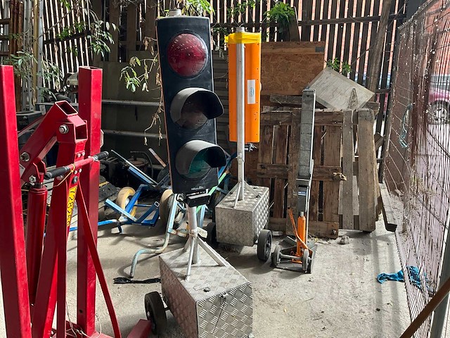 Berghaus mobiele verkeerslichten (2x) - afbeelding 1 van  5