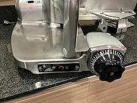 Berkel 834 charcuterie snijmachine / vleeswarenmachine model 834 – functioneel – incl. toebehoren - afbeelding 4 van  8