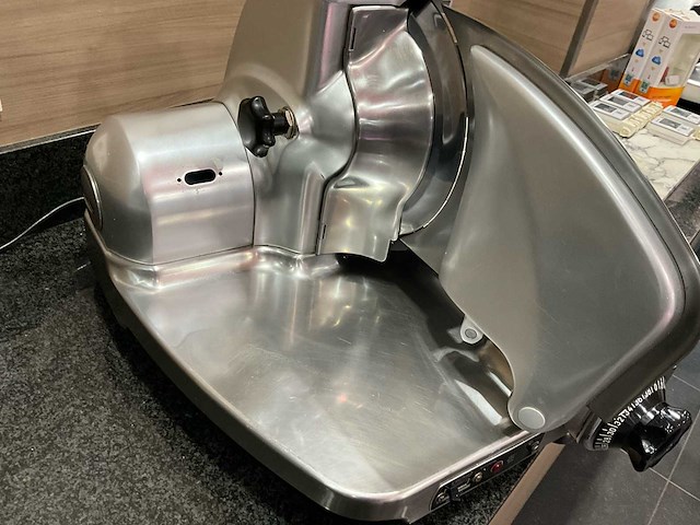 Berkel 834 charcuterie snijmachine / vleeswarenmachine model 834 – functioneel – incl. toebehoren - afbeelding 6 van  8