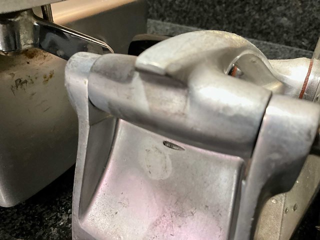 Berkel 834 charcuterie snijmachine / vleeswarenmachine model 834 – functioneel – incl. toebehoren - afbeelding 8 van  8
