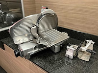 Berkel 834 charcuterie snijmachine / vleeswarenmachine model 834 – functioneel – incl. toebehoren - afbeelding 1 van  6