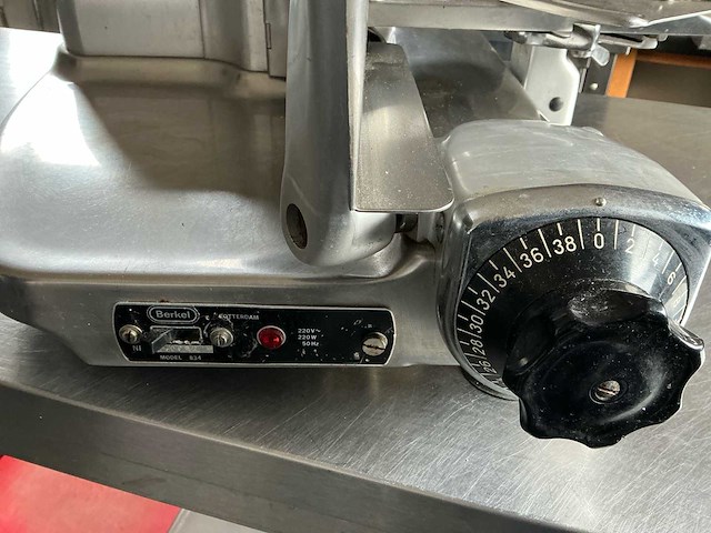 Berkel 834 tafelsnijmachine - afbeelding 2 van  5