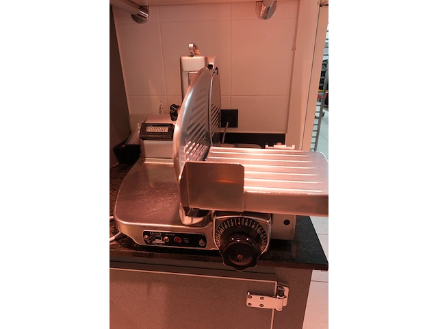 Berkel 834 vleessnijmachine - afbeelding 4 van  8