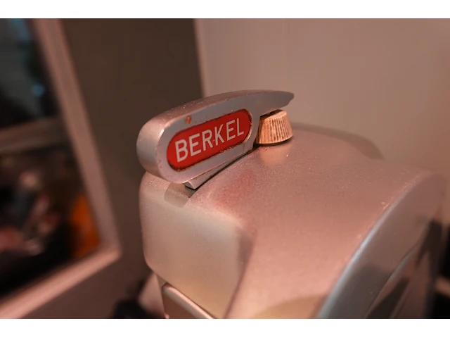 Berkel 834 vleessnijmachine - afbeelding 8 van  8