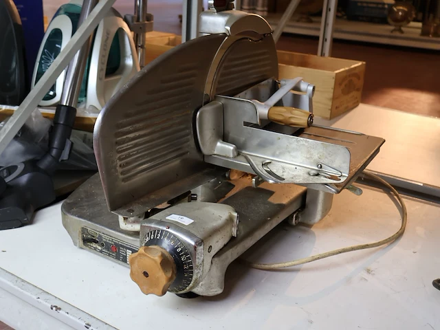 Berkel vleessnijmachine - afbeelding 1 van  4