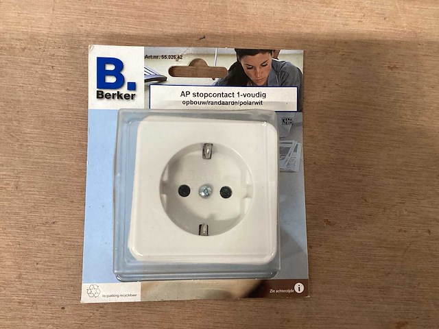 Berker ap serie enkelvoudig stopcontact (36x) - afbeelding 1 van  5
