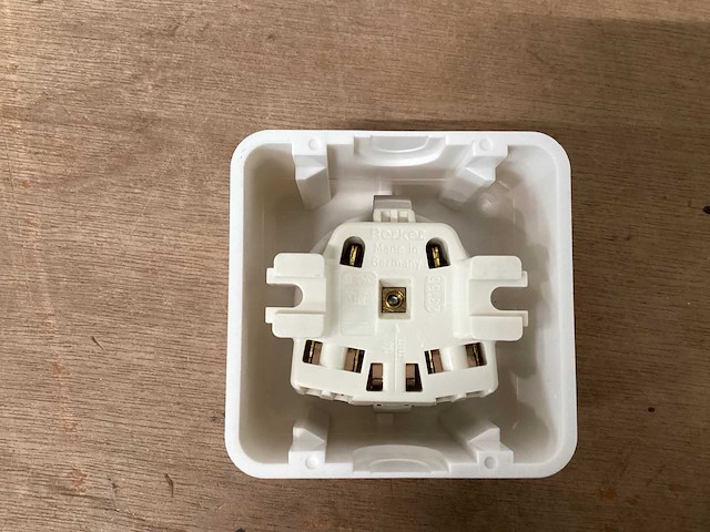 Berker ap serie enkelvoudig stopcontact (36x) - afbeelding 4 van  5