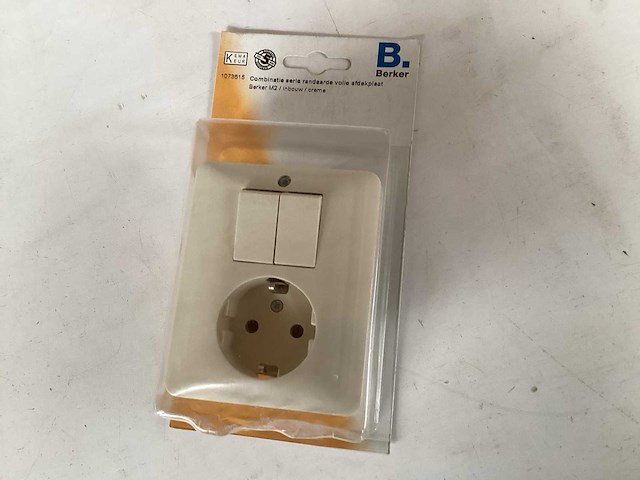 Berker combinatie serie/wandcontactdoos (34x) - afbeelding 1 van  4