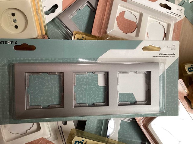 Berker / elektrofix schakelaars en frames (50x) - afbeelding 4 van  5