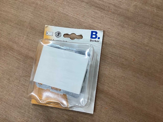 Berker kruisschakelaar (18x) - afbeelding 1 van  4