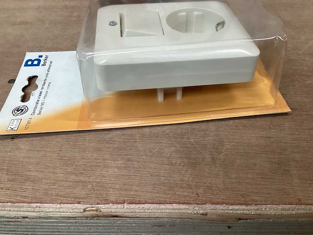 Berker m2 combinatie wissel crème (27x) - afbeelding 2 van  5