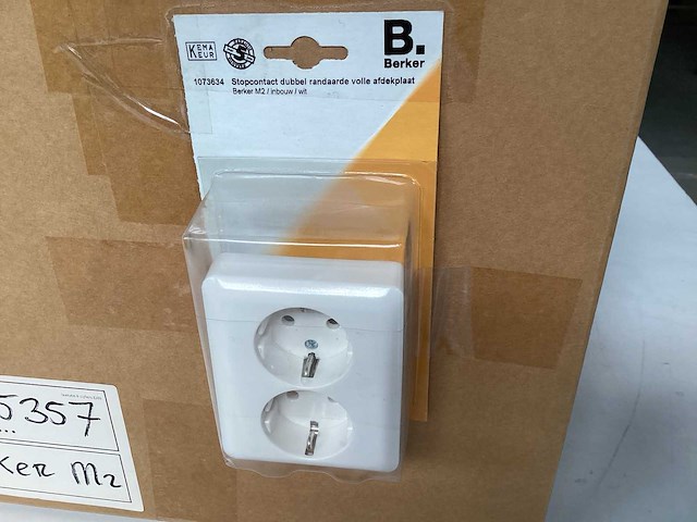 Berker m2 wandcontactdoos opbouw (79x) - afbeelding 1 van  1