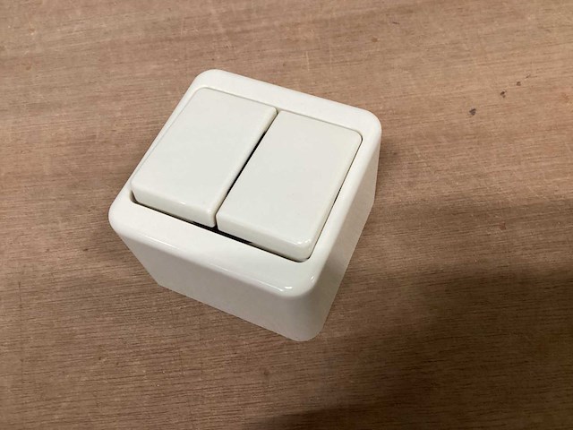 Berker opbouw wissel/wisselschakelaar (26x) - afbeelding 1 van  3