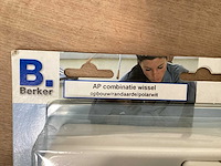 Berker opbouwcombinatie,wisselschakelaar ,stopcontact met randaarde,wit (38x) - afbeelding 4 van  6