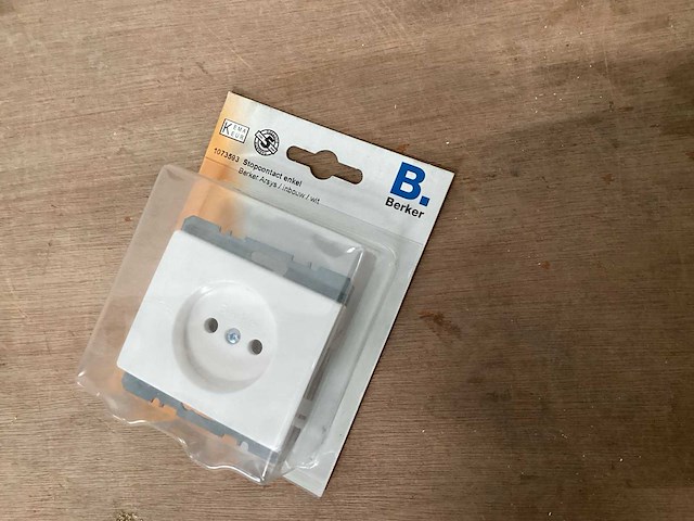 Berker wandcontactdoos arsys (23x) - afbeelding 1 van  3