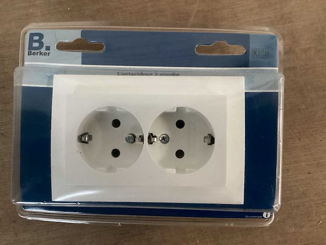 Berker wandcontactdoos inbouw (18x) - afbeelding 1 van  3