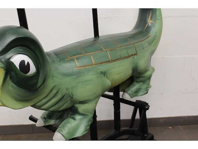 Bernard kindt - krokodil - draaicaroussel - afbeelding 5 van  5