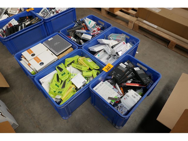 Beschermhoezen - powerbank's - oordopjes - tabletcases - afbeelding 1 van  6