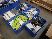 Beschermhoezen - powerbank's - oordopjes - tabletcases - afbeelding 1 van  6